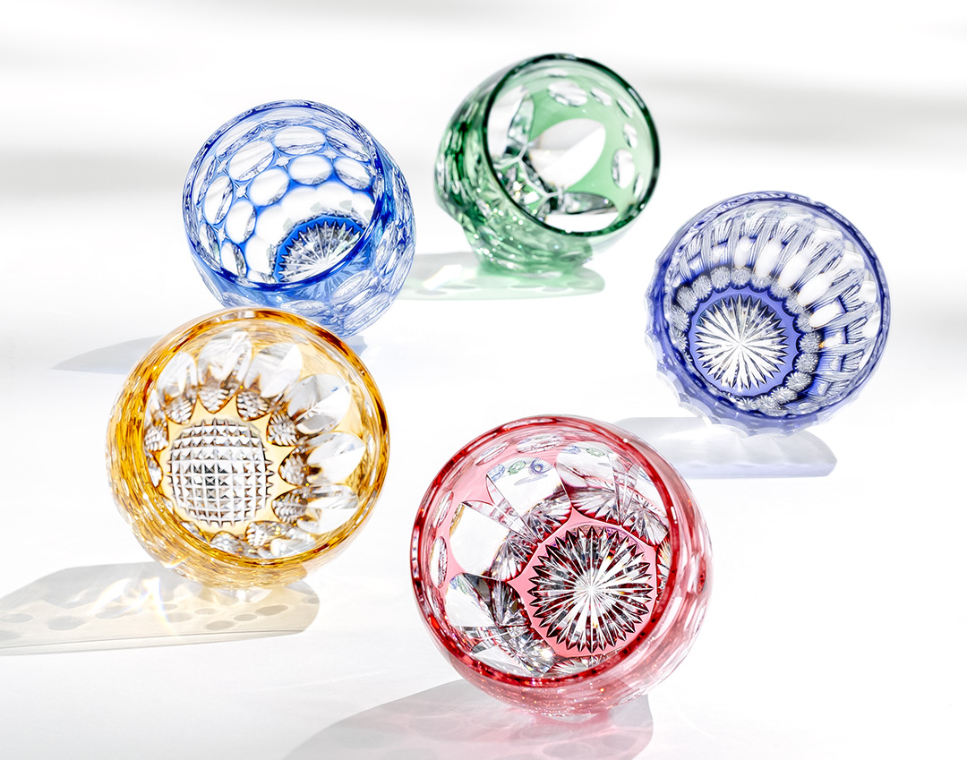 L0036 佐々木クリスタル 切子 赤 盃 杯 徳利 酒器 紙箱 江戸切子 伝統工芸士・鍋谷聰 作 冷酒杯＜桜＞ | カガミクリスタル